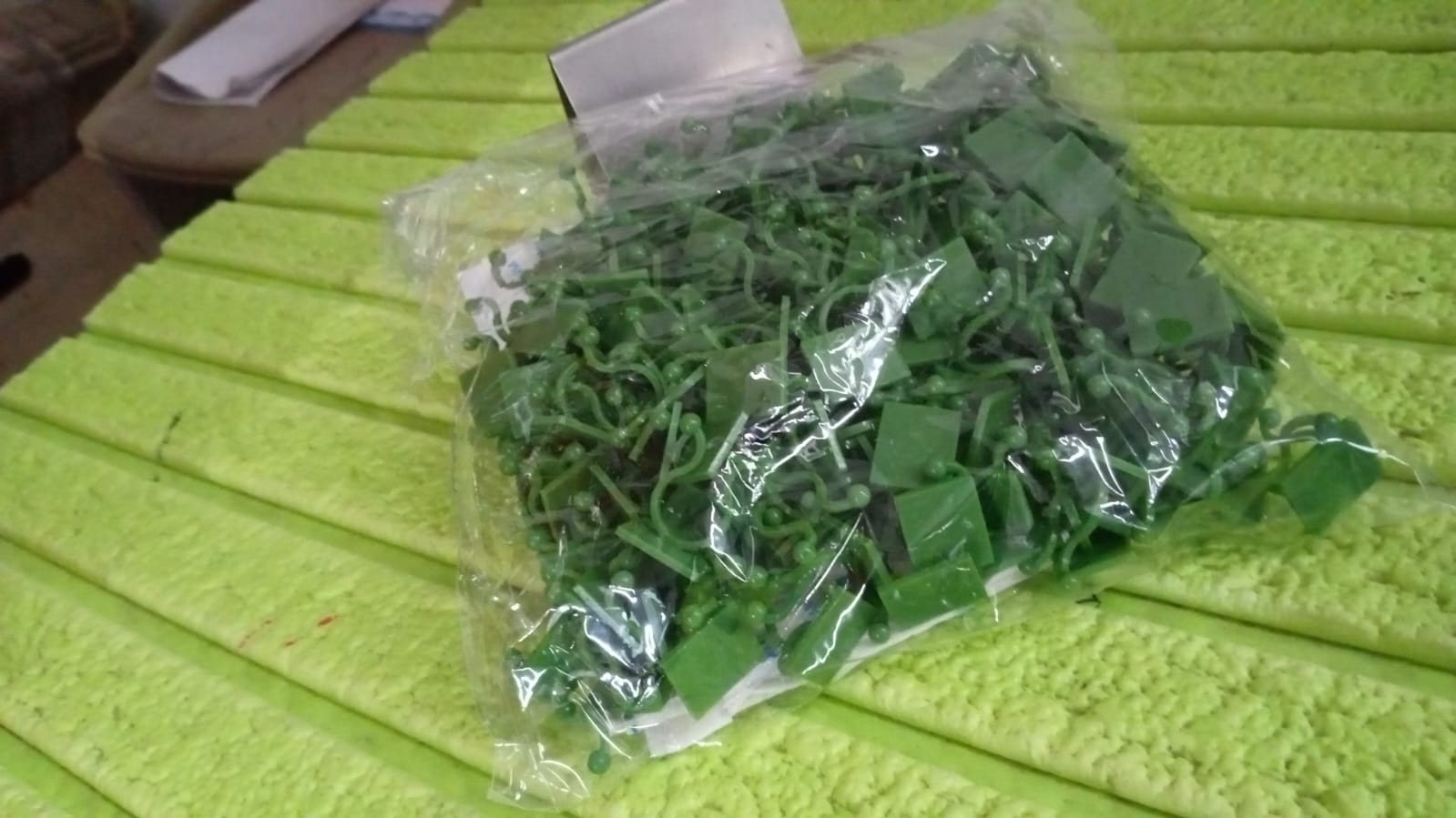 Plant Climbing Wall Fixture Clip Self-Adhesive Hook (200 Pcs Set) Plant Climbing Wall Fixture Clip Self-Adhesive Hook (200 Pcs Set)